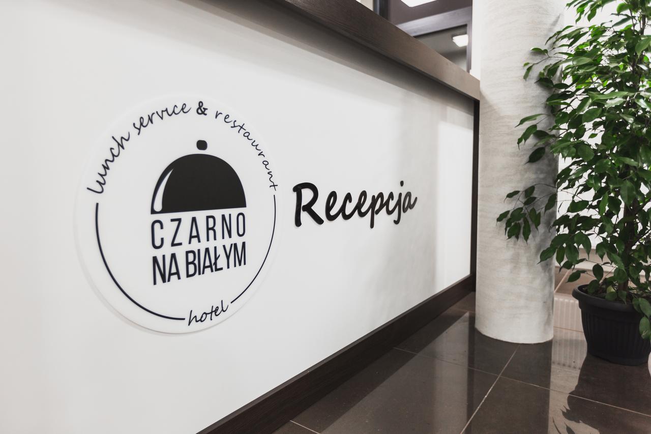 Czarno Na Bialym Hotel Cracóvia Exterior foto