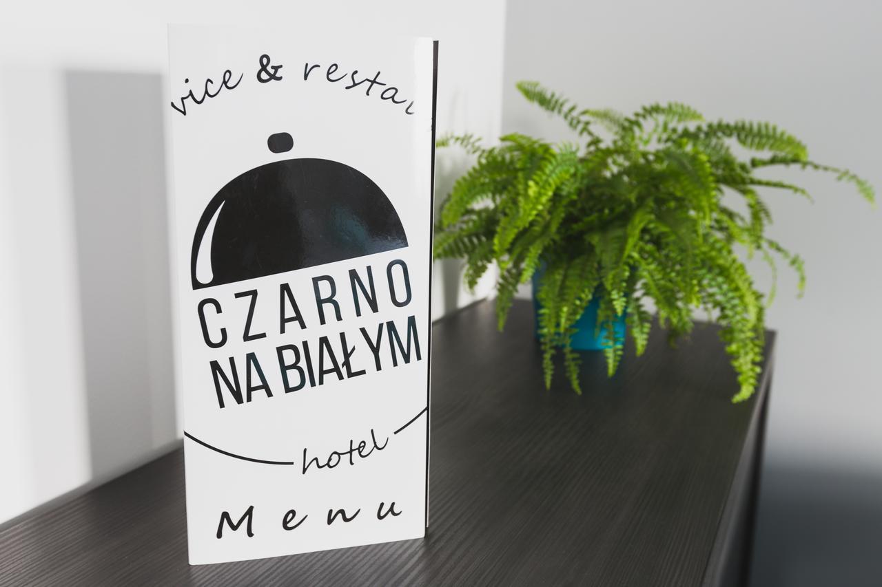 Czarno Na Bialym Hotel Cracóvia Exterior foto