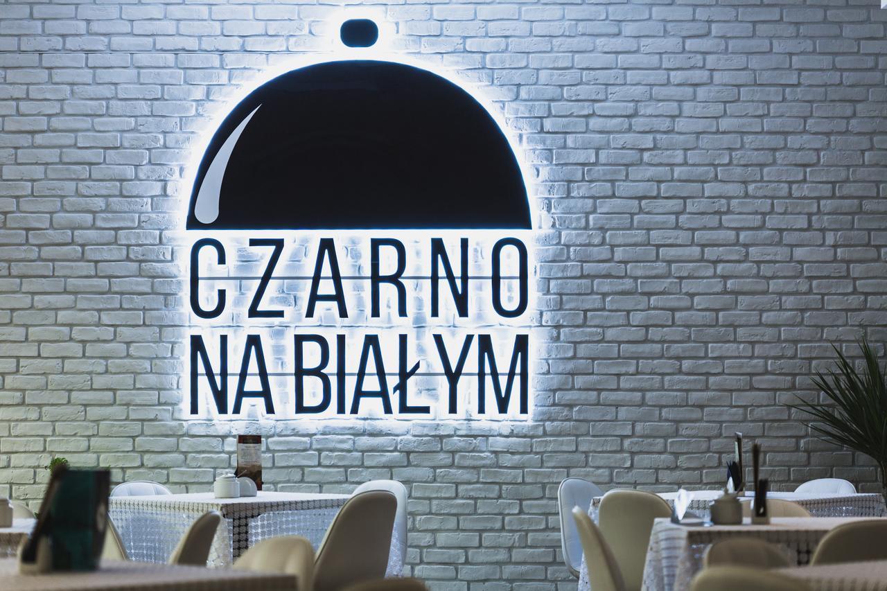 Czarno Na Bialym Hotel Cracóvia Exterior foto